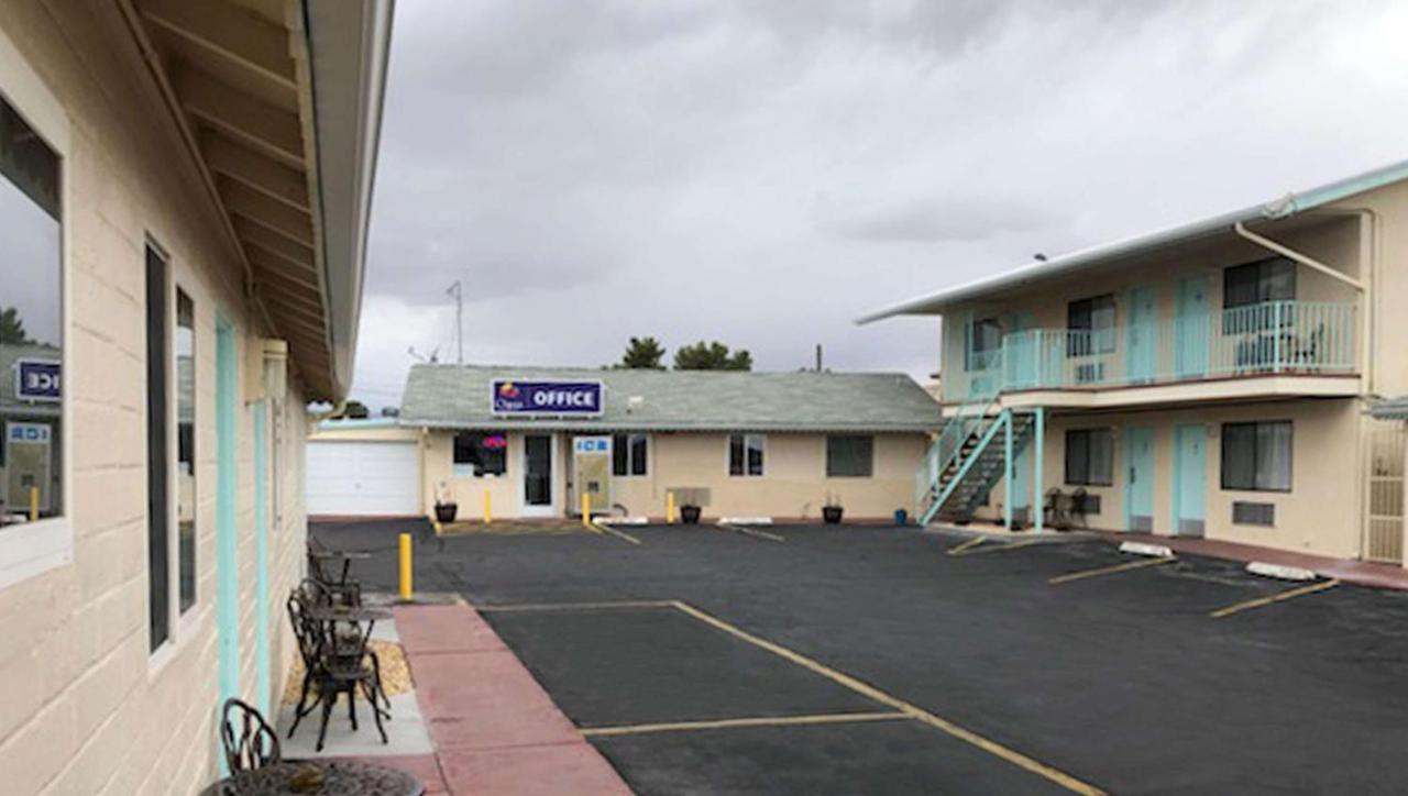 Howard Johnson By Wyndham Ridgecrest, Ca Exteriör bild
