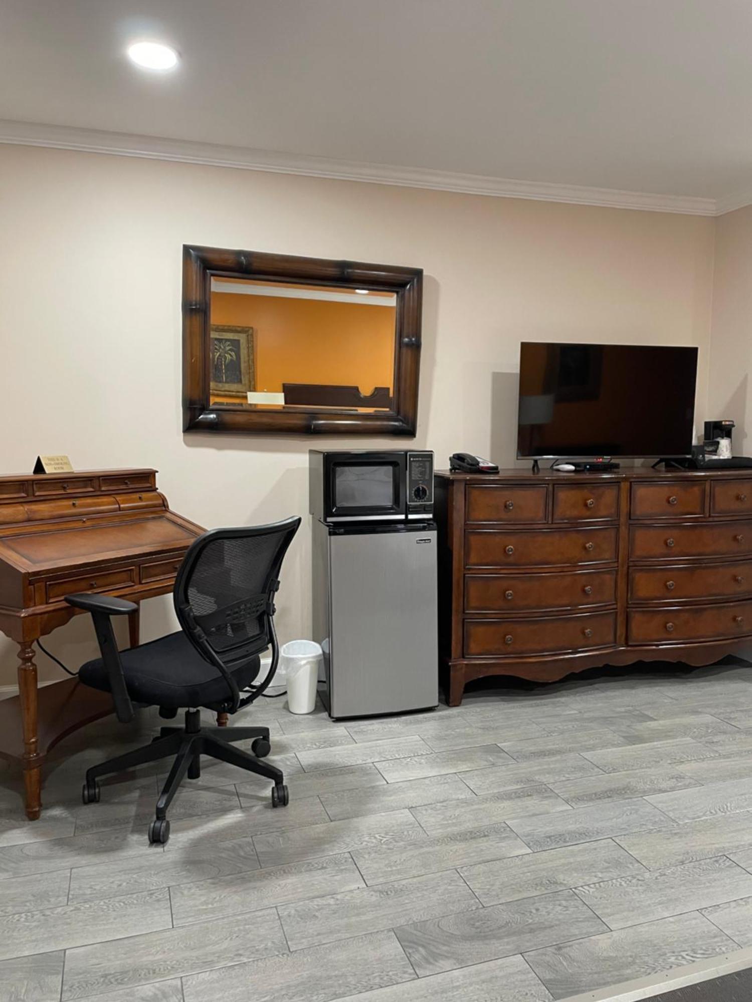 Howard Johnson By Wyndham Ridgecrest, Ca Exteriör bild
