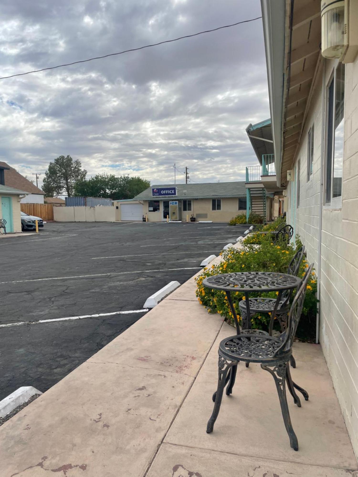 Howard Johnson By Wyndham Ridgecrest, Ca Exteriör bild
