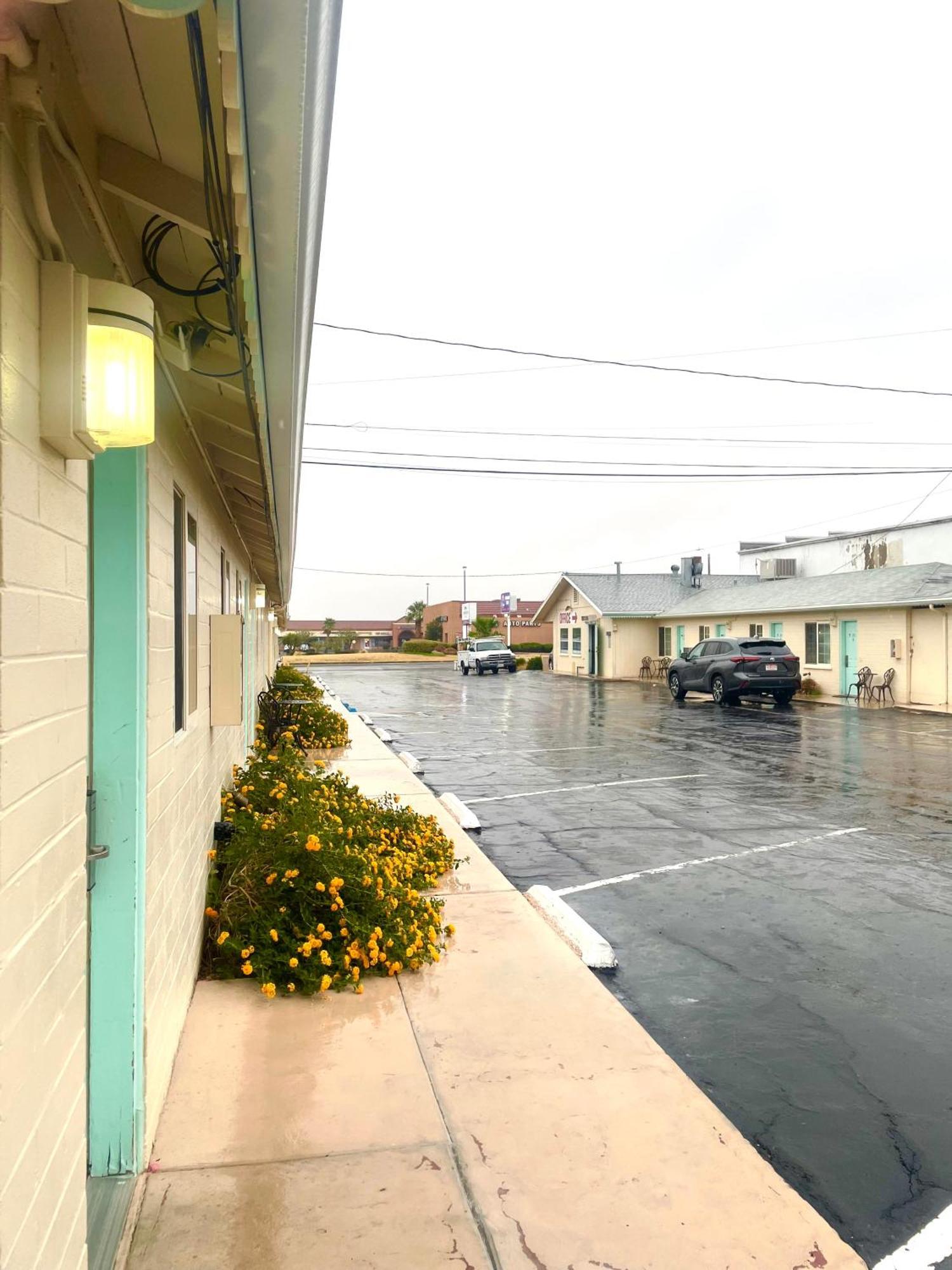 Howard Johnson By Wyndham Ridgecrest, Ca Exteriör bild